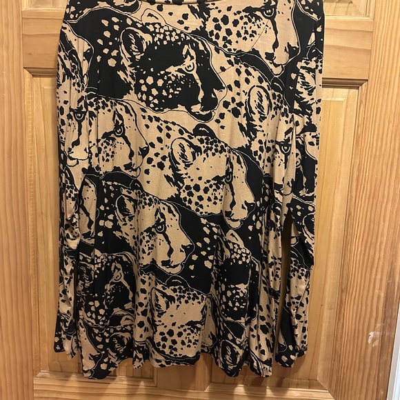 Chico’s Touch of Cool Black and Tan Cheetah Layering Tee Size XL - Picture 3 of 3